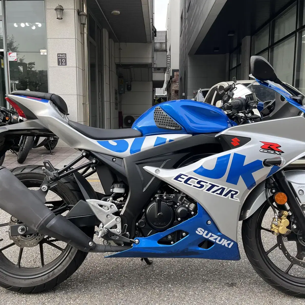 gsxr-125 21년식 스페셜카울 300만원 급매합니다