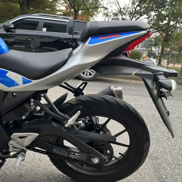 gsxr-125 21년식 스페셜카울 300만원 급매합니다