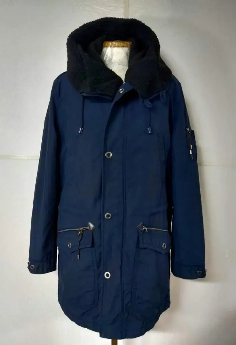 105) Lacoste Premium Safari detachable puffer coat with inner lining