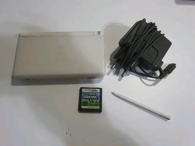 닌텐도 ds lite 게임기와 슈퍼마리오브라더스ds팩