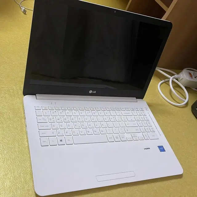 LG 15U340-LR2CK 팔아요