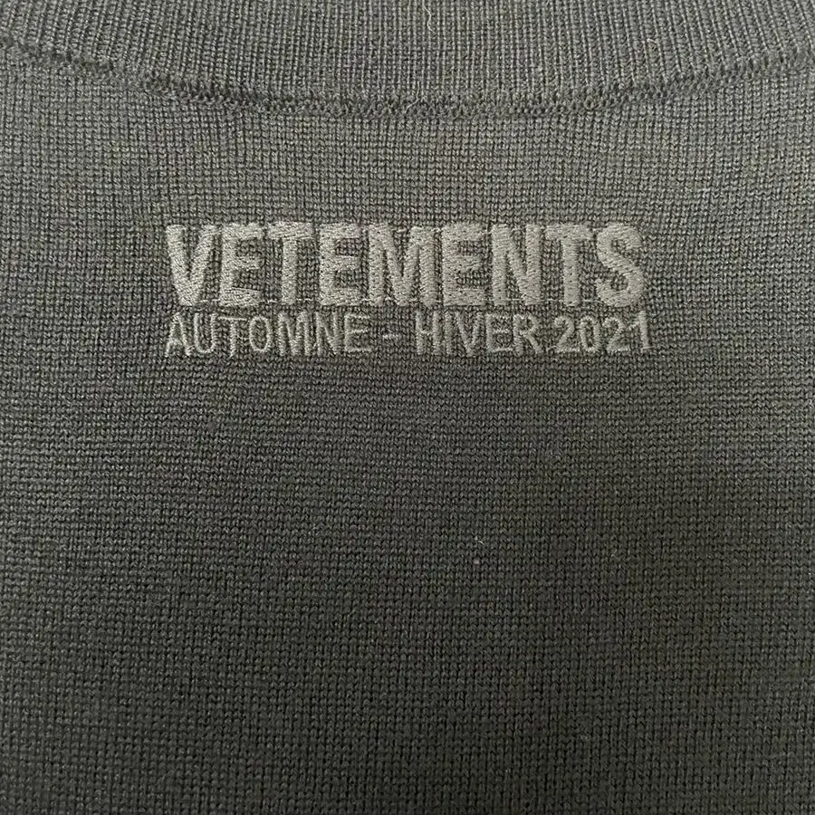 VETEMENTS knit