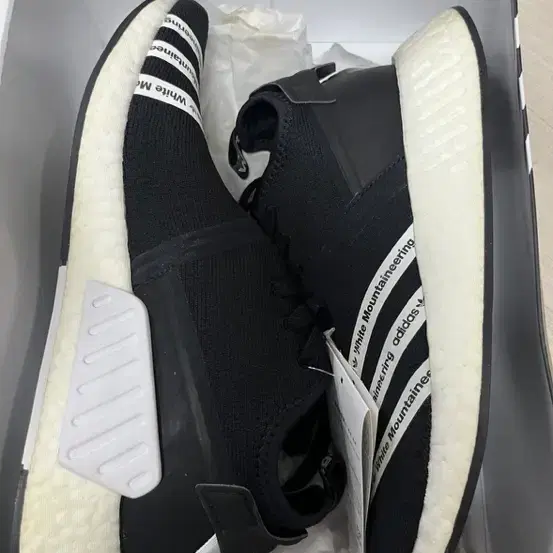 화마 x 아디다스 nmd r2 265