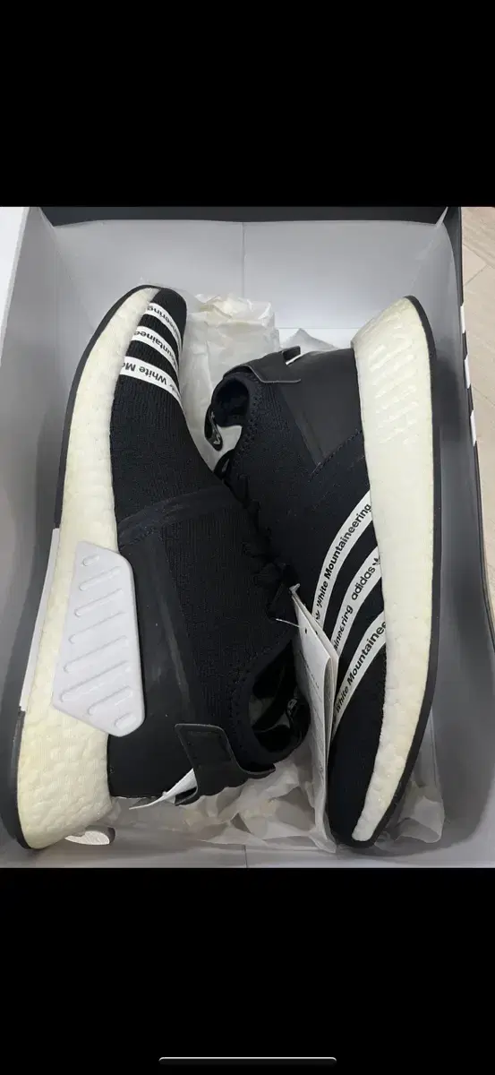 화마 x 아디다스 nmd r2 265