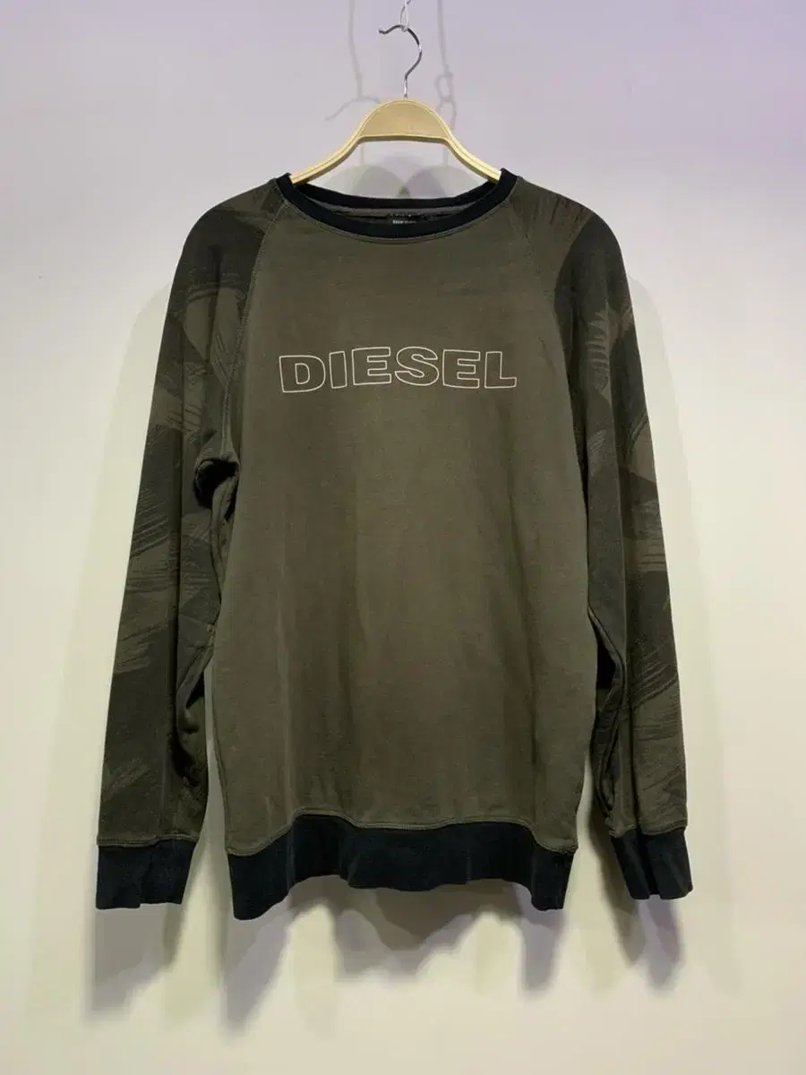 Genuine) Diesel Big Logo Tops to sell