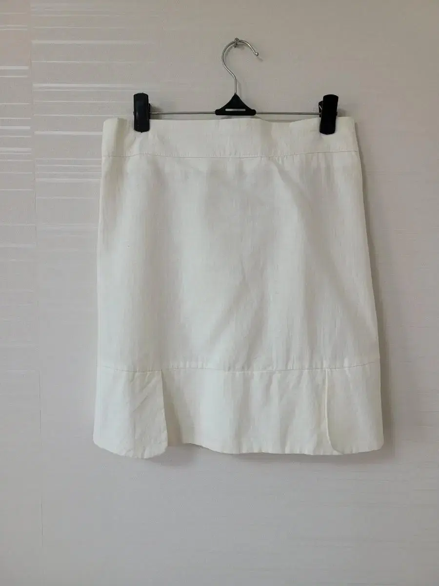 White linen skirt