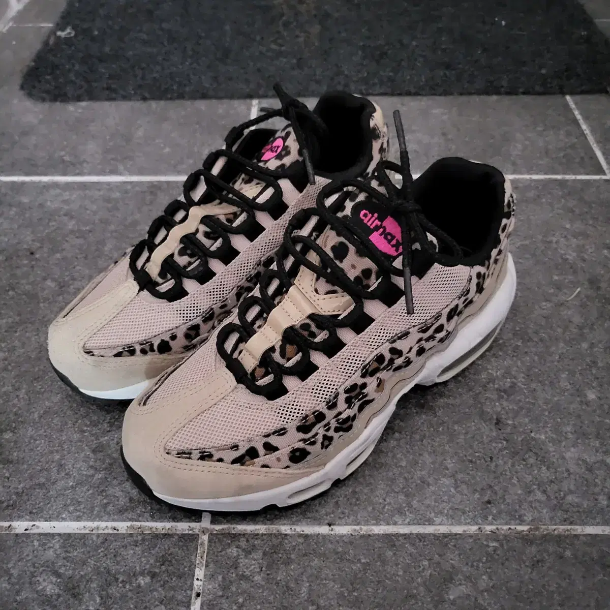 Nike Air Max Leopard 230