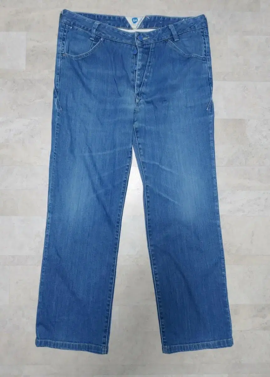 Levi's 597 Button Fly Denim / Size 34