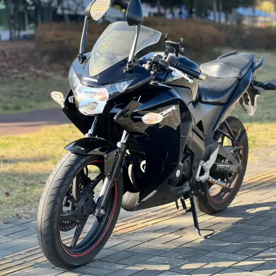 Cbr 125R 2012년형 차량 판매합니다.