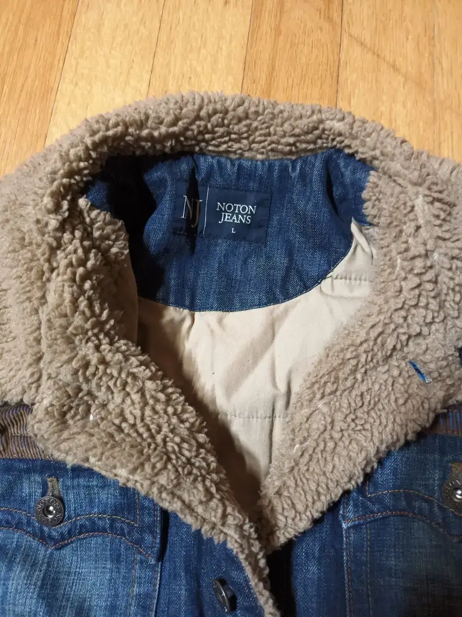 Fur-lined jacket (almost new, 100%)