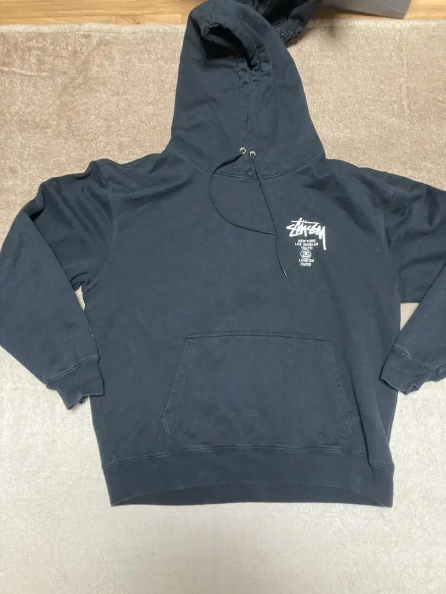 Stussy Hoodie size XL sells out