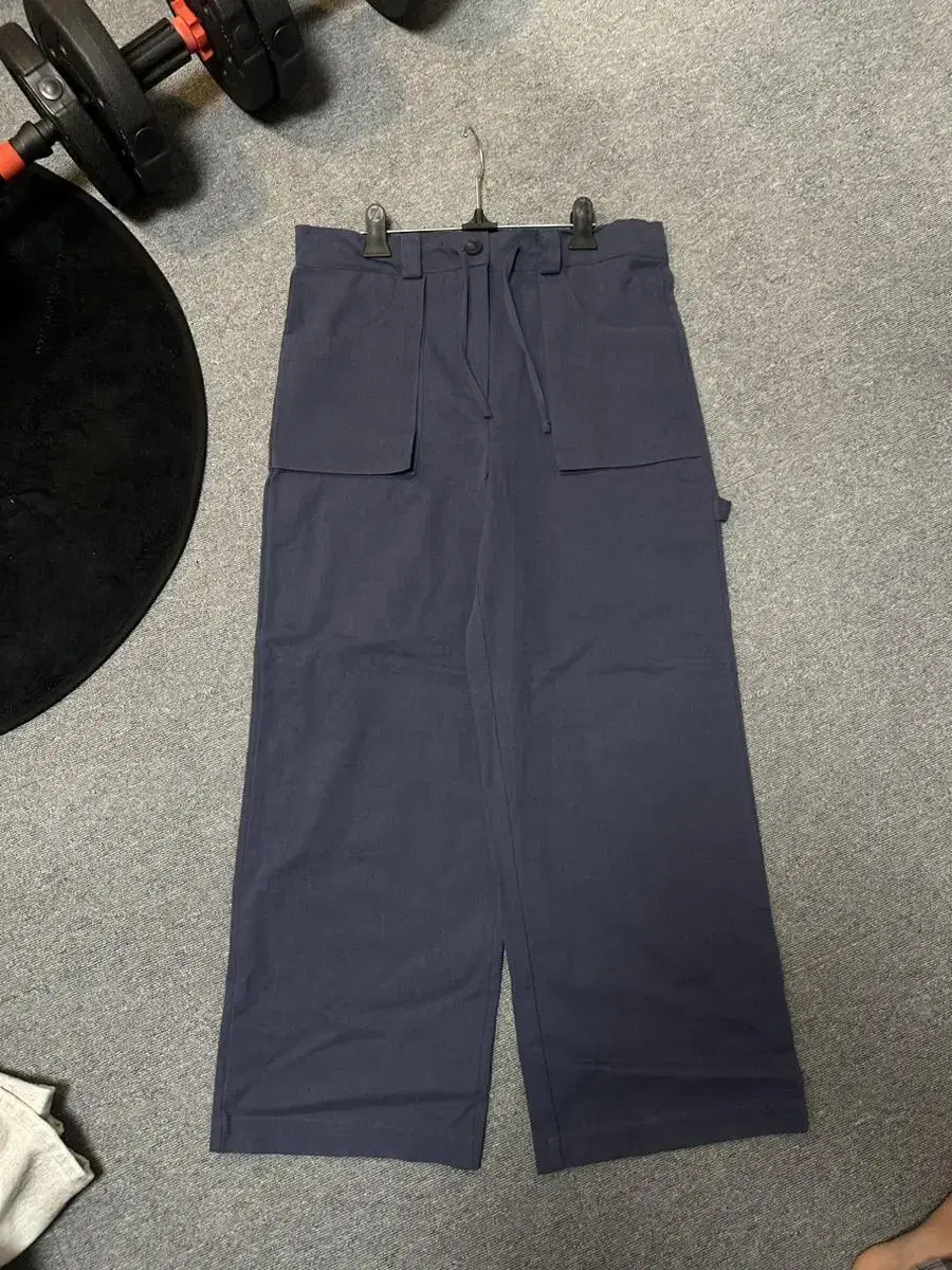 Outpocket wide pants New product