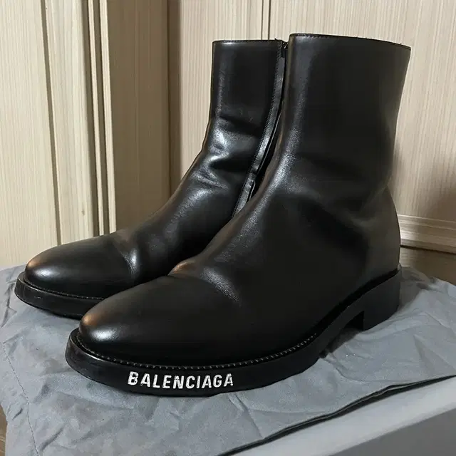 발렌시아가(BALENCIAGA)미들 부츠(42SIZE)(가격내림)