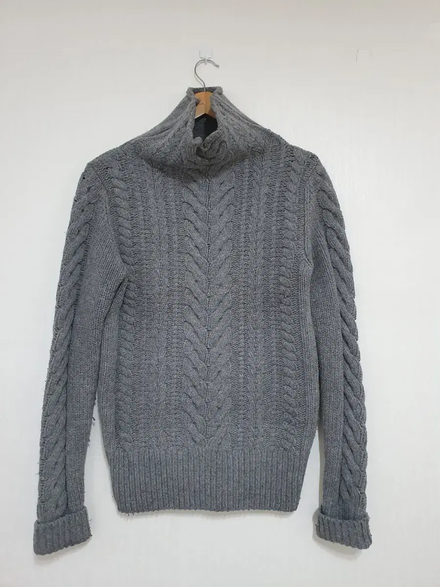 Women's 80% Wool Neck Pola Knit Sells