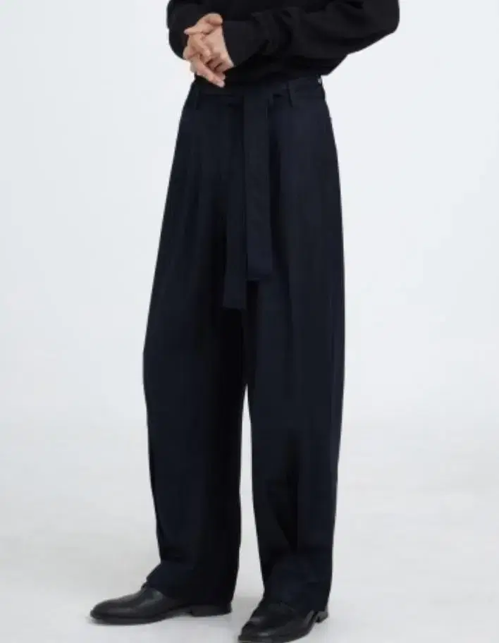 U 21FW Wool Loose Pleated Trousers Navy M