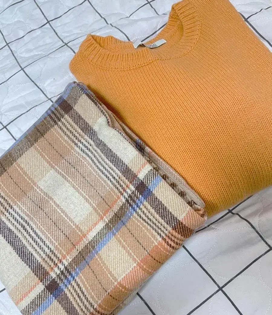 Knit skirt set (free shipping on new items)