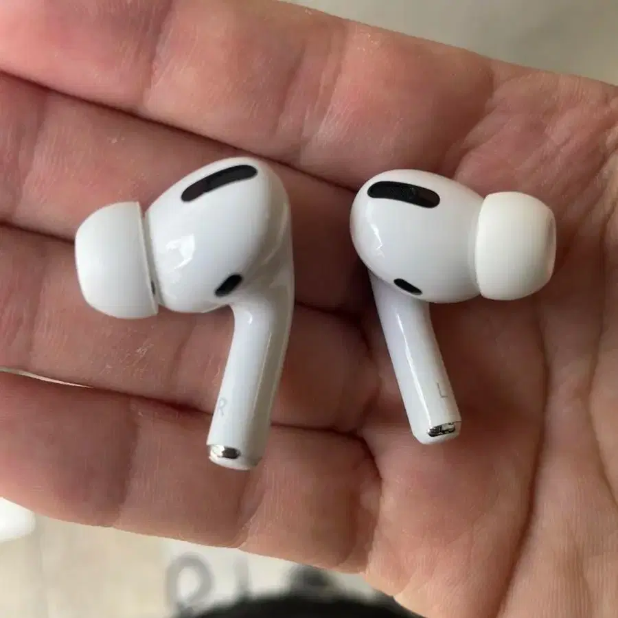 APPLE Earphones APPLE,애플,에어팟프로1세대,리콜후미사용,직거래선호 on Bunjang Global Site.