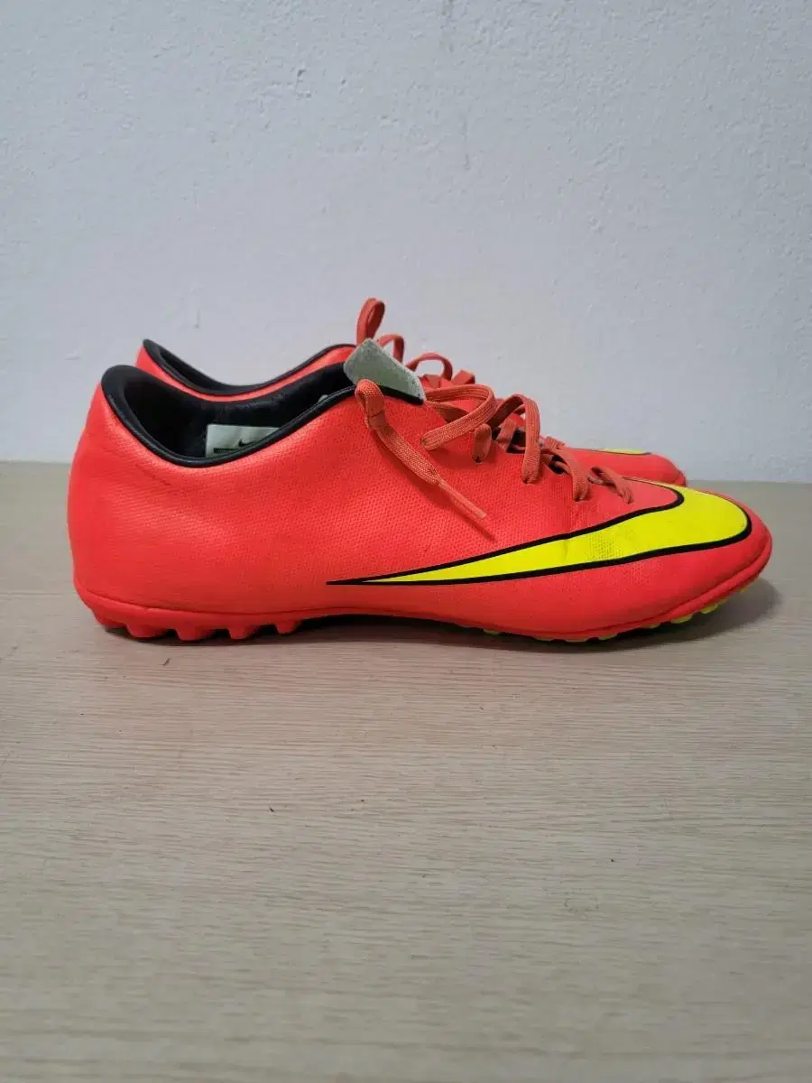 Nike Men's Football Boots size 27.5 C12