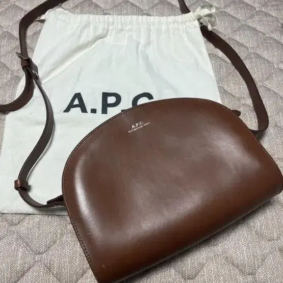 아페쎄 하프문백 APC / A.P.C brown color