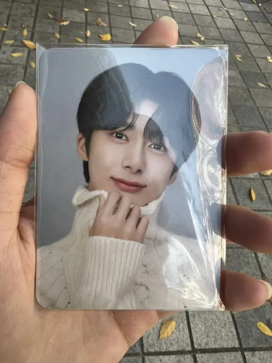 Welage hyungwon photocard (price drop)