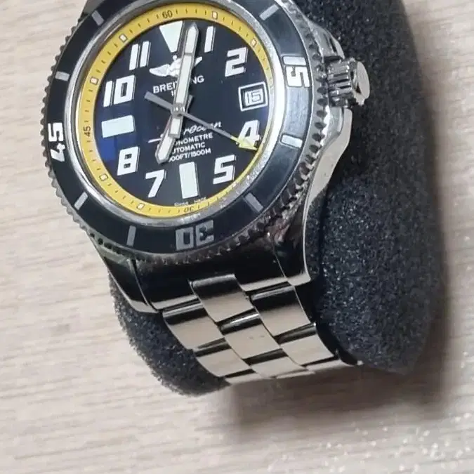 브라이틀링 A17364 슈퍼오션 42mm 메탈팬드 노랭이