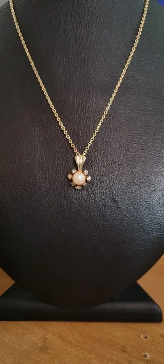 14k yellow gold pearl necklace