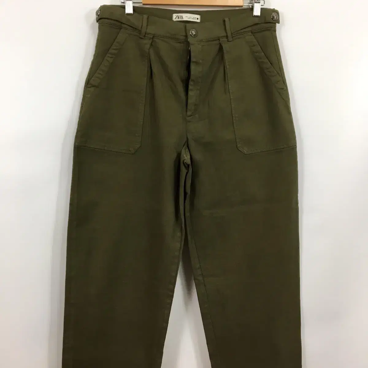 ZARA Cotton Pants 자라맨,자라치노팬츠,와이드핏,카키,치노팬츠 on Bunjang Global Site. Zara Cotton Pants 자라맨,자라치노팬츠,와이드핏,카키,치노팬츠 On Bunjang Global Site.
