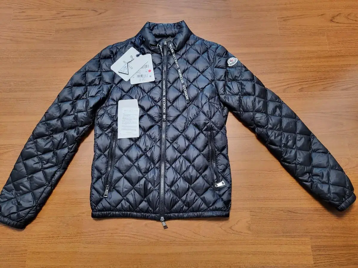 Moncler Light Quilted Down Jacket (Genuine)