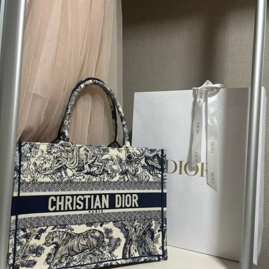 디올 북토트 미듐 갤러리아구매 정품 dior