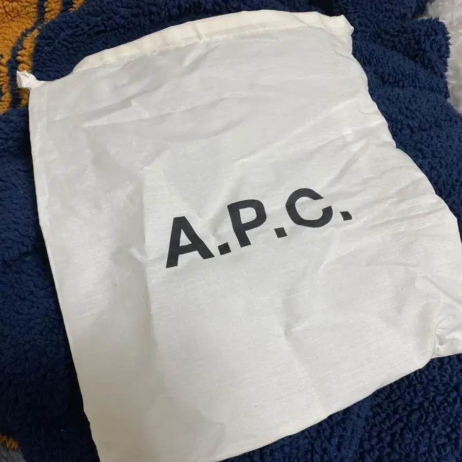 APC 하프문 버건디