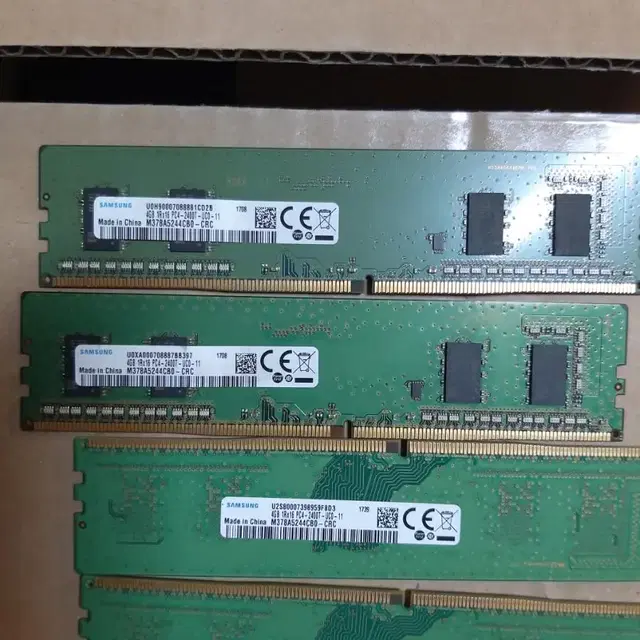 삼성 ddr4 2400  4기가 단면램 4개  팝니다