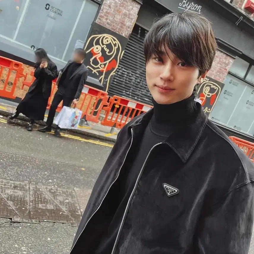 프라다 PRADA / 변우석 착용 벨벳 데님 블루종 자켓 사진 1