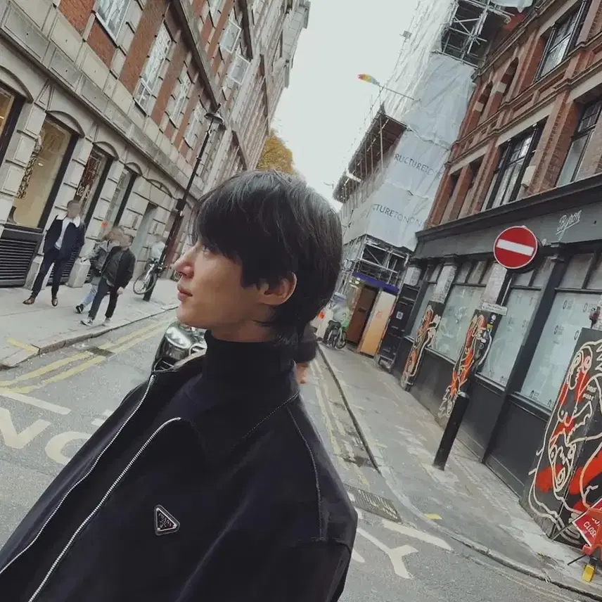 프라다 PRADA / 변우석 착용 벨벳 데님 블루종 자켓 사진 2