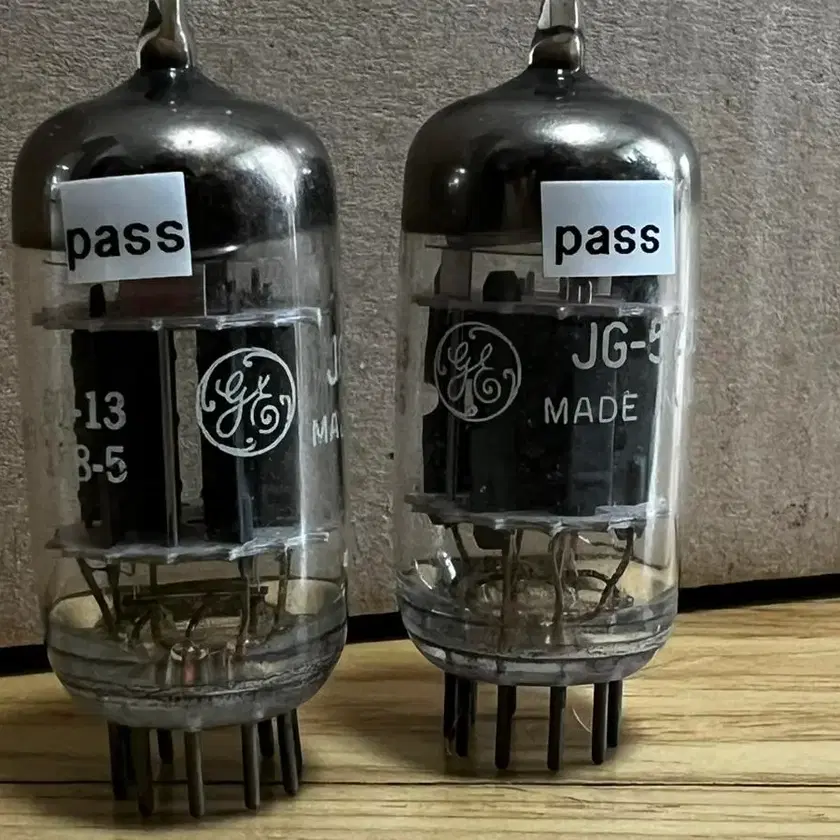 Paire De Tubes 12AX7 Plaques Argent Triple Mica O-getter – NOS Vintage