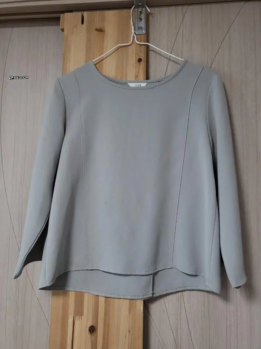 (vahn-geup-iha) blouse