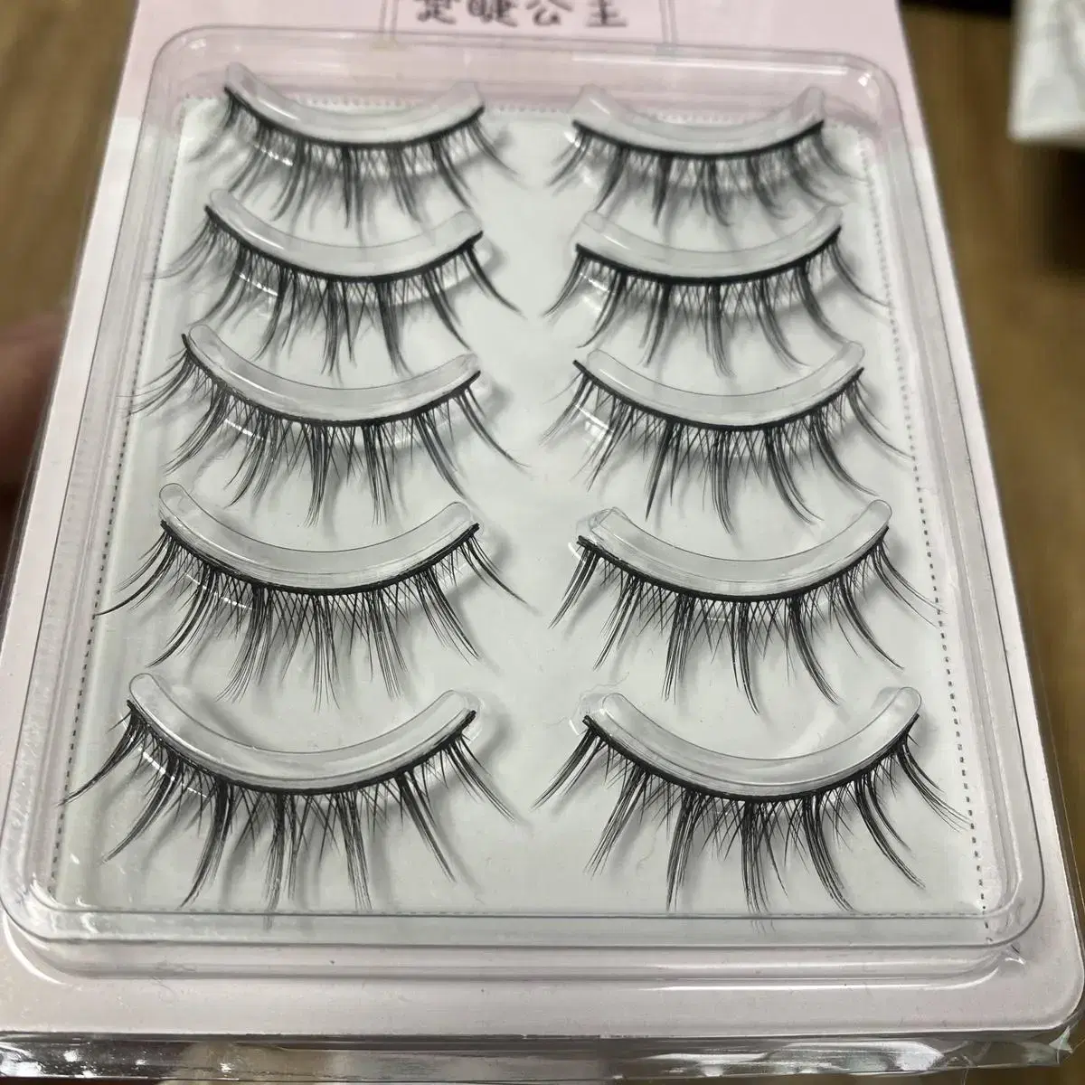 Light and pretty false eyelashes (No. 1)