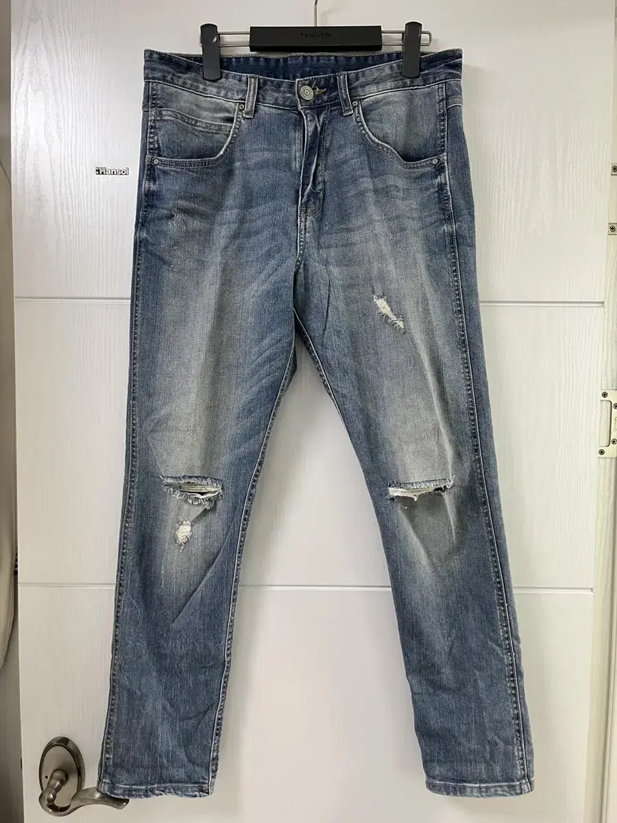 Waist section of men's straight jeans43