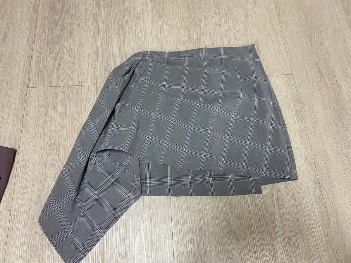 [New] Gray Check Unbalance Miniskirt Size S