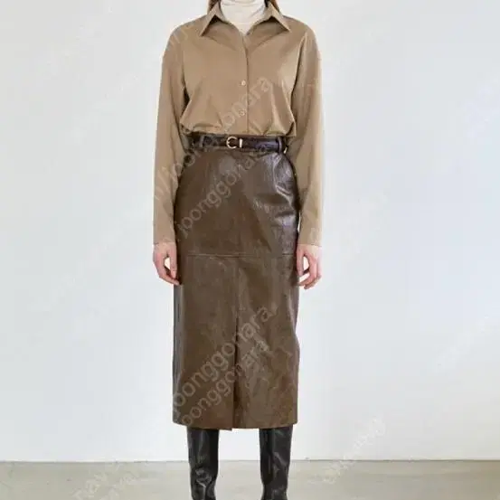 (새상품) 엘보른 Line Faux Leather Skirt