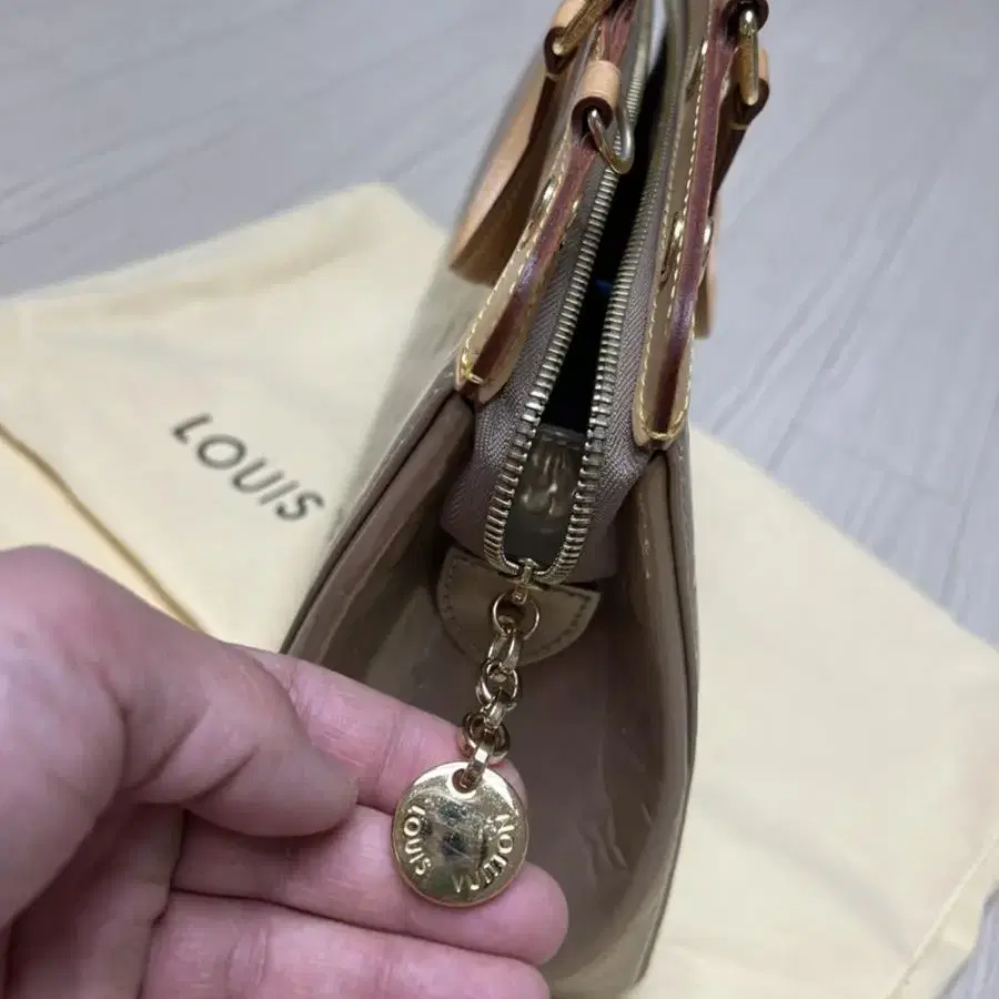 루이비통 LOUIS VUITTON 베르니 브레아 mm