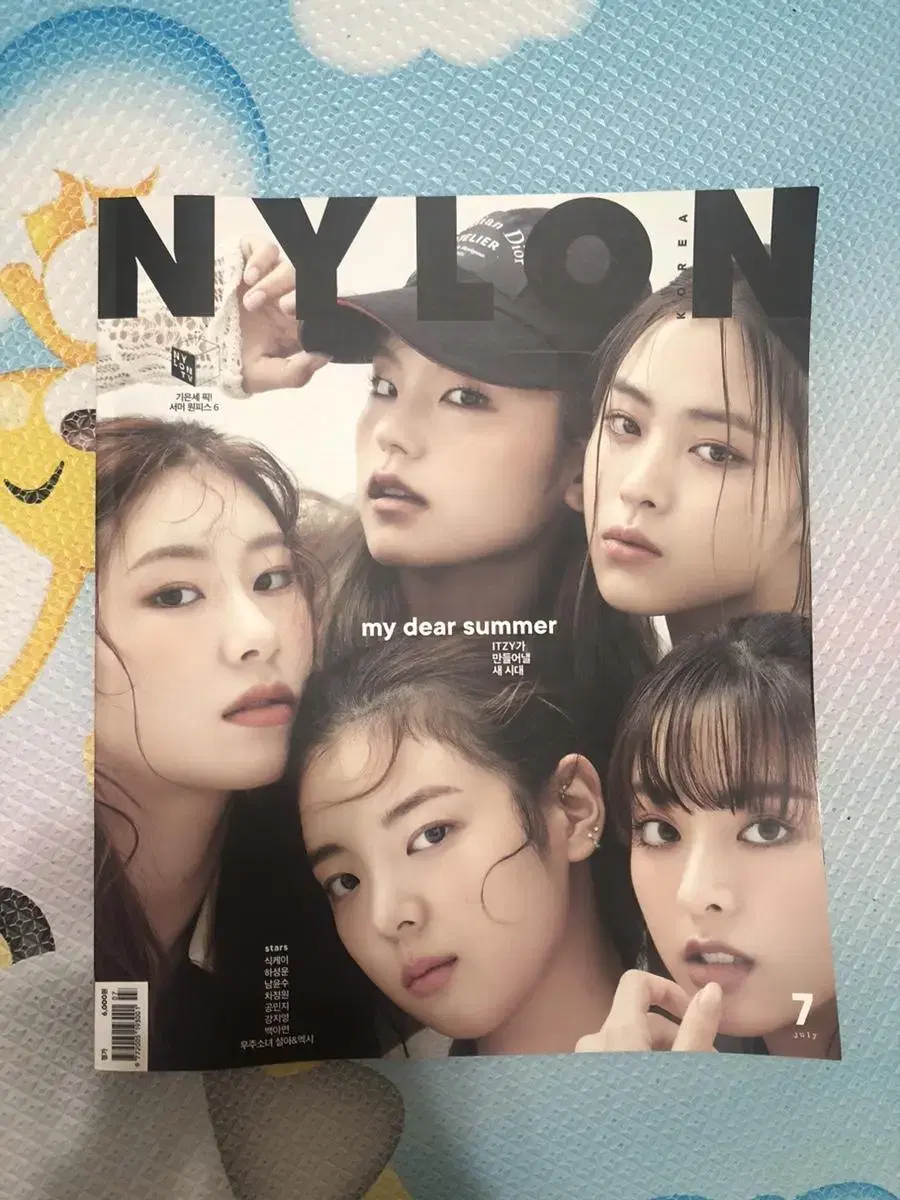 Itzy Magazine