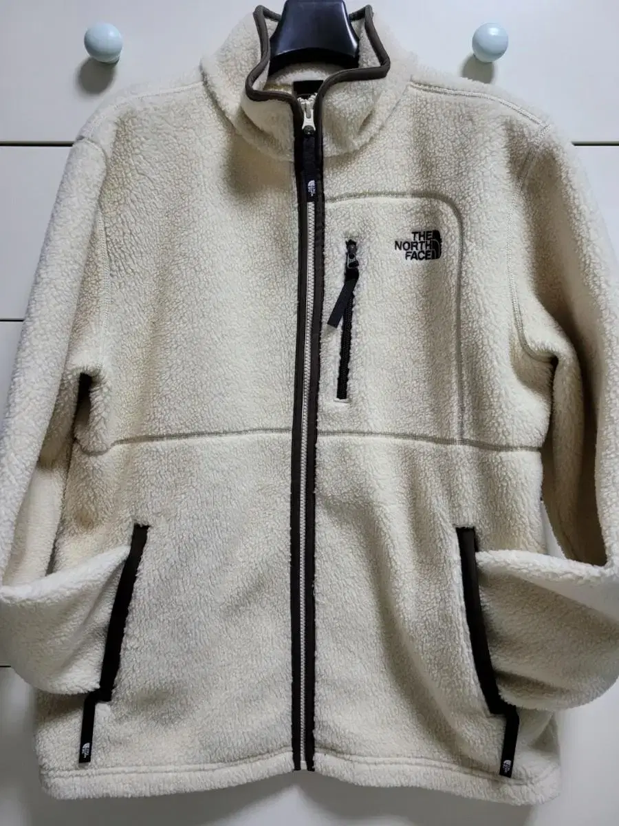 (PRICE REDUCED)The North Face Furless Fleece Zip-up L(100) - Size L - Price Reduced