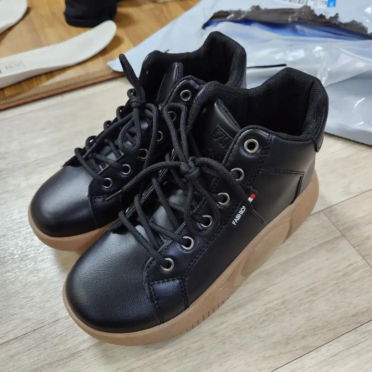 New product) Cowhide sneakers 235