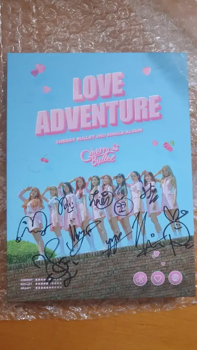 I sell cherry bullet autographed albums.