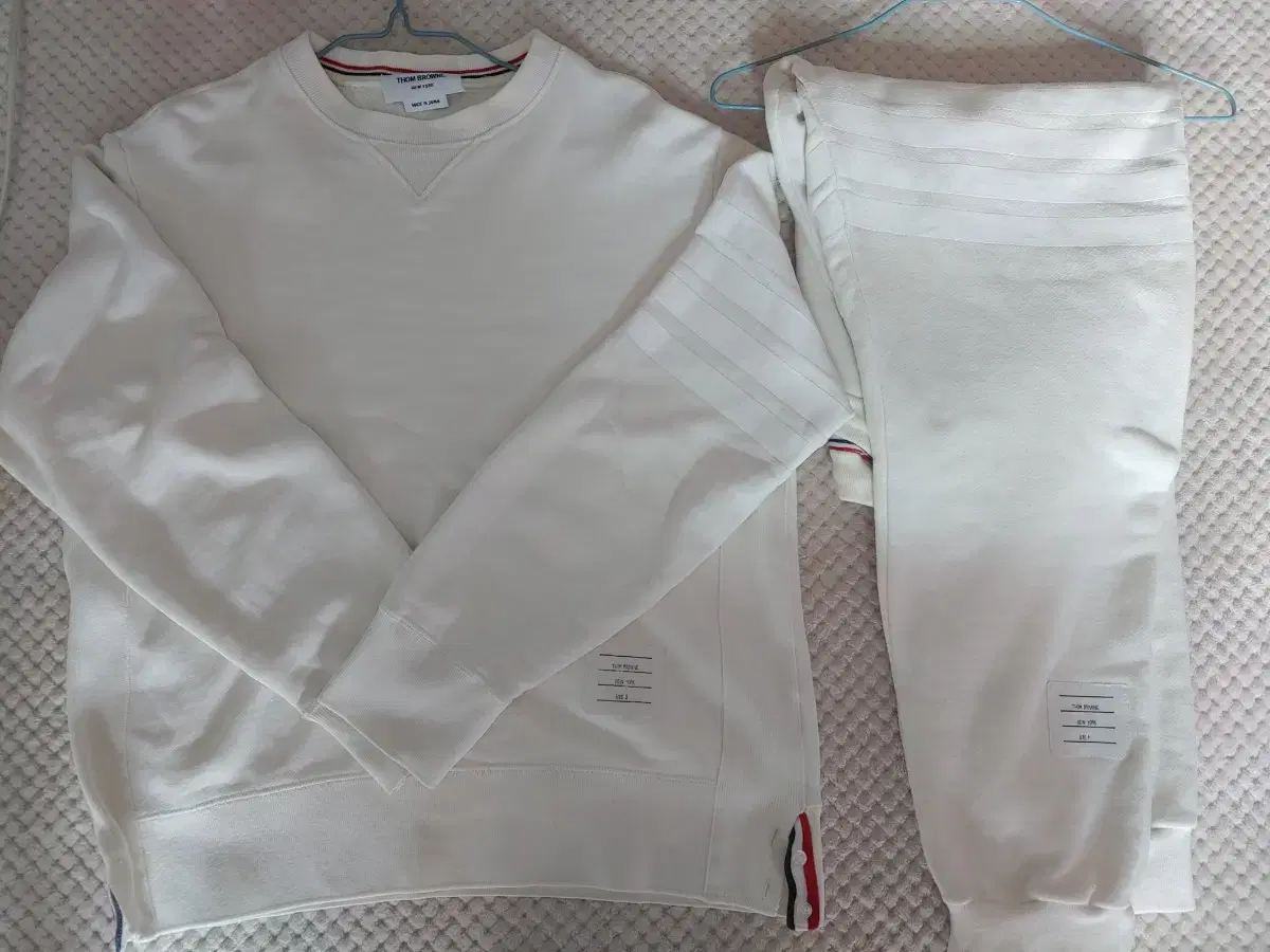 Dry Clean) Thom Browne White Diagonal Armband Sidewing Sweatpants Set