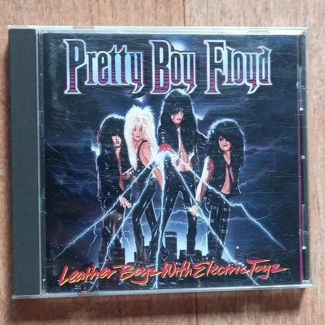 pretty boy floyd 일본반 시디