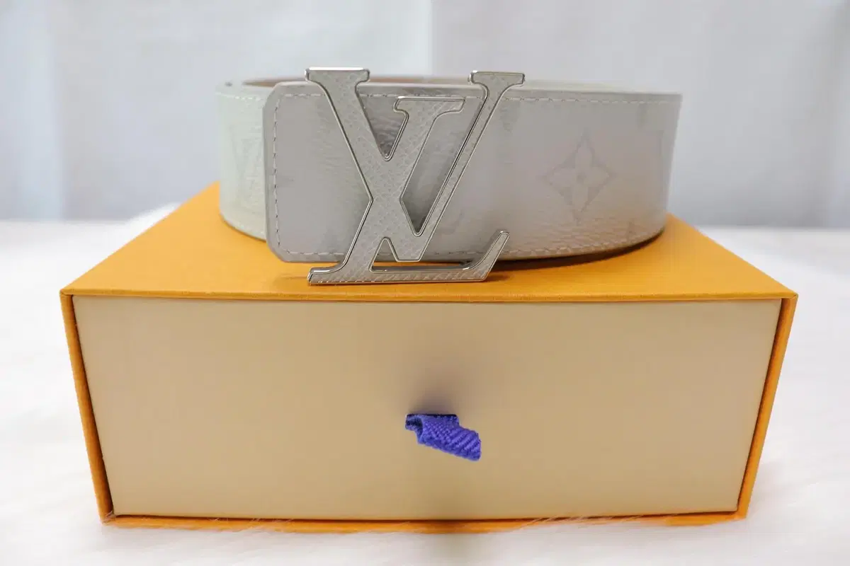 Louis Vuitton LV Initials 40MM Reversible Belt 95