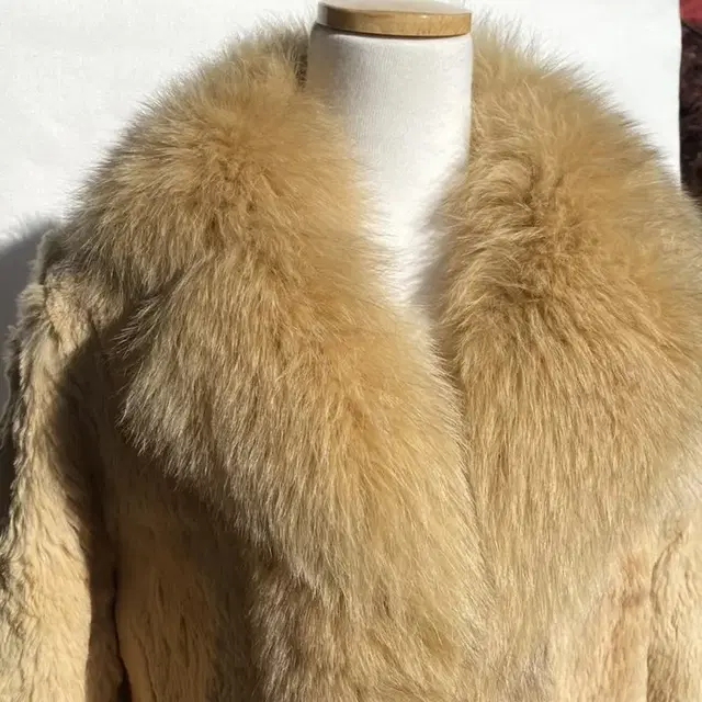 (woman) fox fabbot fur coat