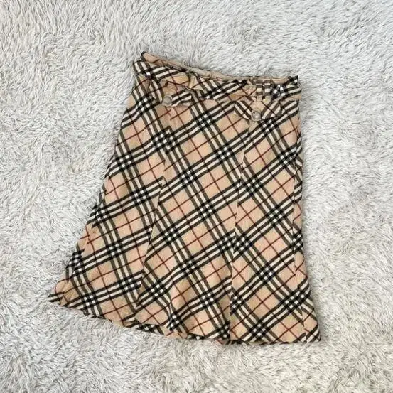 Burberry Bloo label nova check skirt