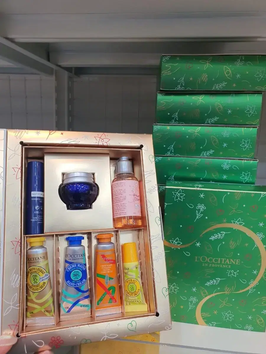 Tax-free) L'Occitane Provence Hand Cream Set